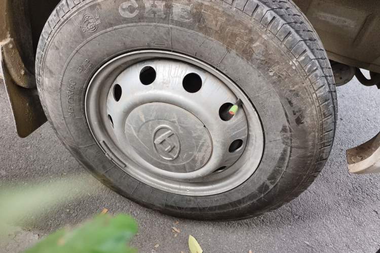 Used SAIC MAXUS Xintu V80 2023 2.0T Manual Classic Aoyuntong Long Wheelbase Mid-Height 6/7/8/9-Seater Right Front Wheel Hub