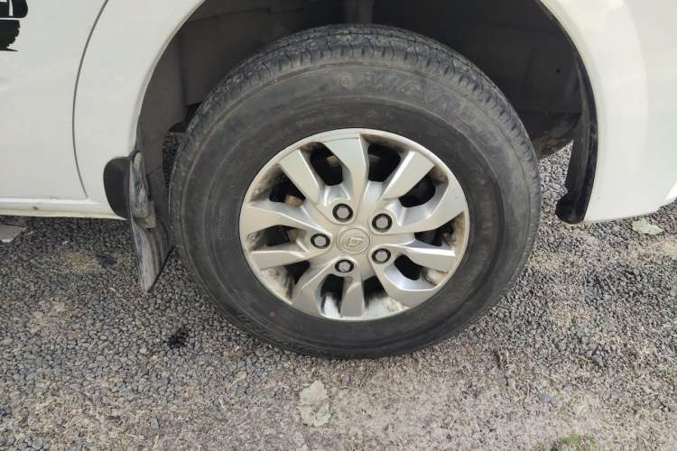 Used SAIC MAXUS Xintu V80  Right Front Wheel Hub