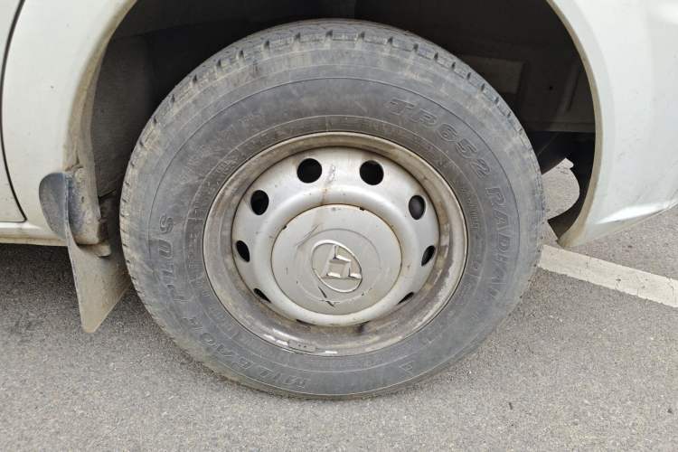 Used SAIC MAXUS Xintu V80 2023 2.0T AMT Classic Aoyuntong Long Wheelbase Mid-Height 6/7/8/9-Seater Right Front Wheel Hub