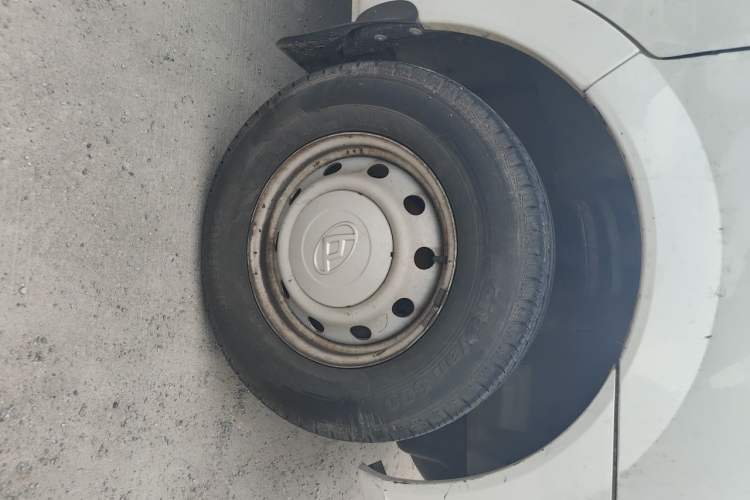 Used SAIC MAXUS Xintu V80 2023 2.0T Manual Classic Aoyuntong Long Wheelbase Mid-Height 6/7/8/9-Seater Right Front Wheel Hub