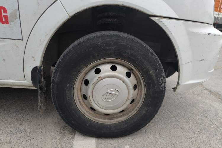 Used SAIC MAXUS Xintu V80 2023 2.0T Manual Classic Aoyuntong Long Wheelbase Mid-Height 6/7/8/9-Seater Right Front Wheel Hub