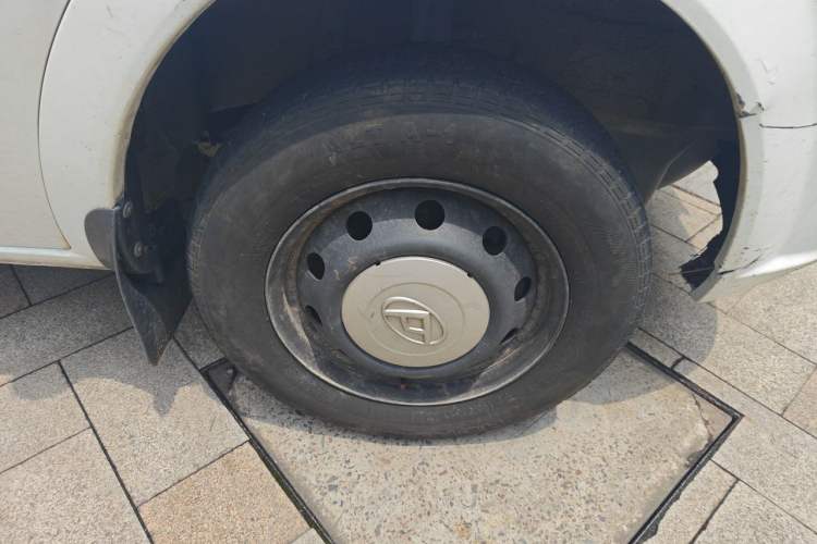 Used SAIC MAXUS Xintu V80  Right Front Wheel Hub