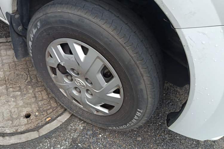 Used SAIC MAXUS Xintu V80  Right Front Wheel Hub