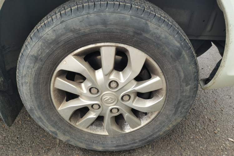 Used SAIC MAXUS Xintu V80 2023 2.0T PLUS AMT City Edition Short Wheelbase Ultra-Low Roof 5/6-Seater Right Front Wheel Hub