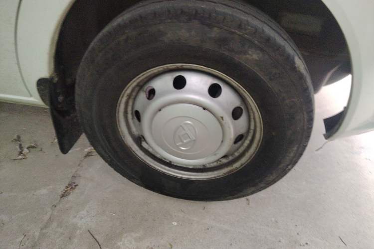 Used SAIC MAXUS Xintu V80 2023 2.0T AMT Classic Aoyuntong Long Wheelbase Mid-Height 6/7/8/9-Seater Right Front Wheel Hub