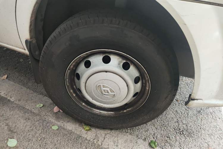 Used SAIC MAXUS Xintu V80 2023 2.0T Manual Classic Aoyuntong Long Wheelbase Mid-Height 6/7/8/9-Seater Right Front Wheel Hub