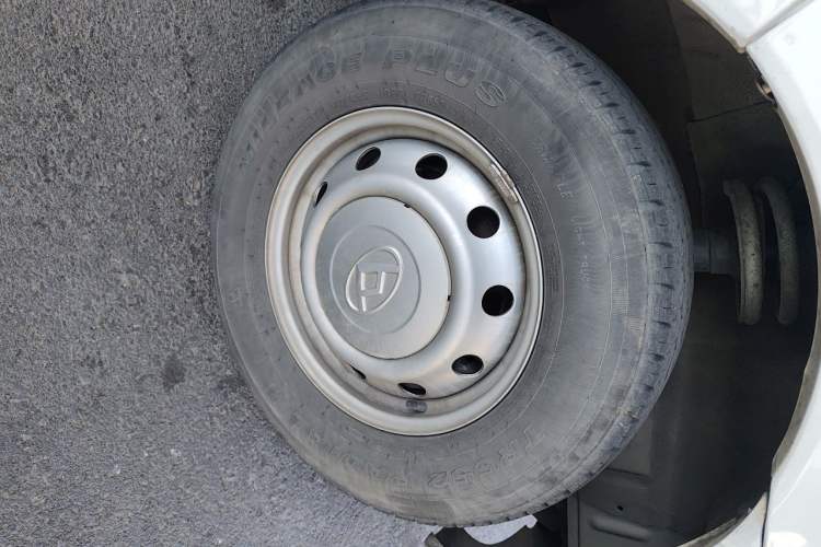 Used SAIC MAXUS Xintu V80 2023 2.0T Manual Classic Aoyuntong Long Wheelbase Mid-Height 6/7/8/9-Seater Right Front Wheel Hub