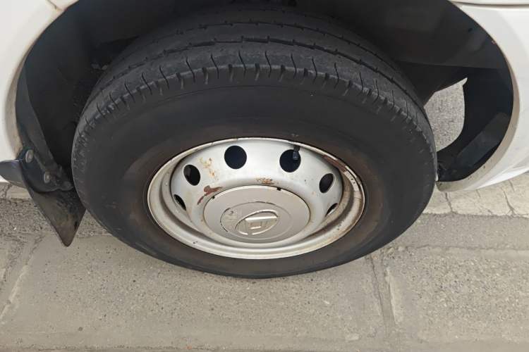 Used SAIC MAXUS Xintu V80 2023 2.0T Manual Classic Aoyuntong Long Wheelbase Mid-Height 6/7/8/9-Seater Right Front Wheel Hub
