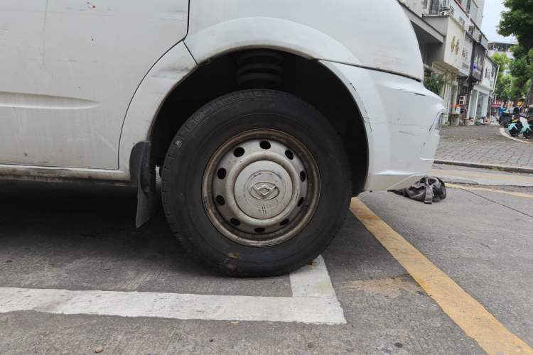 Used SAIC MAXUS Xintu V80 2023 2.0T Manual Classic Aoyuntong Long Wheelbase Mid-Height 6/7/8/9-Seater Right Front Wheel Hub
