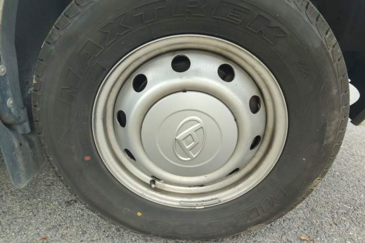 Used SAIC MAXUS Xintu V80 2023 2.0T Manual Classic Aoyuntong Long Wheelbase Mid-Height 6/7/8/9-Seater Right Front Wheel Hub