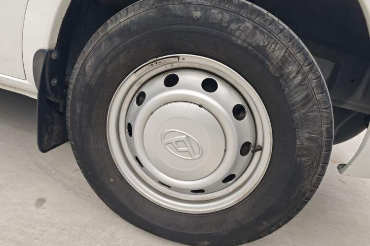Used SAIC MAXUS Xintu V80 2023 2.0T Manual Classic Aoyuntong Long Wheelbase Mid-Height 6/7/8/9-Seater Right Front Wheel Hub