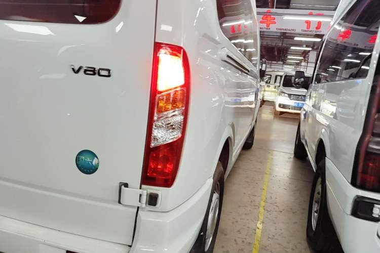 Used SAIC MAXUS Xintu V80 2023 2.0T Manual Classic Aoyuntong Long Wheelbase Mid-Height 6/7/8/9-Seater Right Rear Taillight