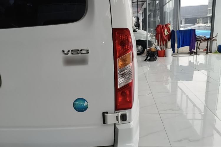 Used SAIC MAXUS Xintu V80 2023 2.0T Manual Classic Aoyuntong Short Wheelbase Mid-Roof 5/6-Seater Right Rear Taillight