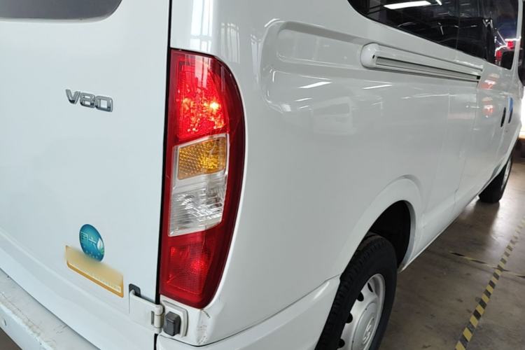 Used SAIC MAXUS Xintu V80 2023 2.0T Manual Classic Aoyuntong Long Wheelbase Mid-Height 6/7/8/9-Seater Right Rear Taillight