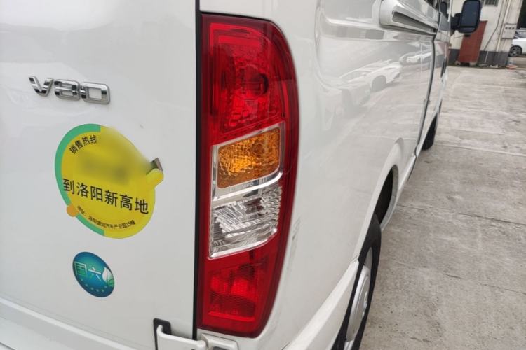 Used SAIC MAXUS Xintu V80 2023 2.0T Manual Classic Aoyuntong Long Wheelbase Mid-Height 6/7/8/9-Seater Right Rear Taillight