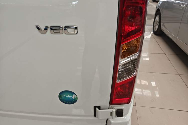 Used SAIC MAXUS Xintu V80 2023 2.0T Manual Classic Aoyuntong Short Wheelbase Mid-Roof 5/6-Seater Right Rear Taillight