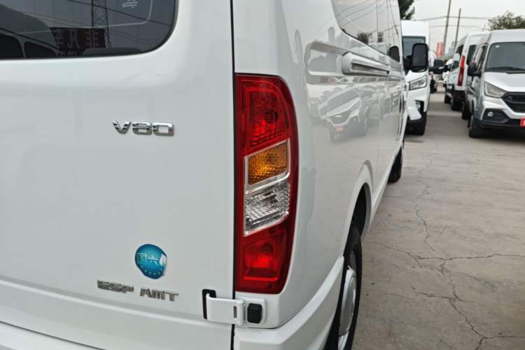 Used SAIC MAXUS Xintu V80 2023 2.0T AMT Classic Aoyuntong Long Wheelbase Mid-Height 6/7/8/9-Seater Right Rear Taillight