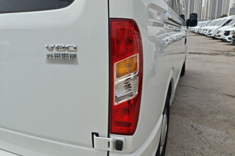 Used SAIC MAXUS Xintu V80 2023 2.0T Manual Classic Aoyuntong Long Wheelbase Ultra-Low Roof 6/7/8/9-Seater Right Rear Taillight