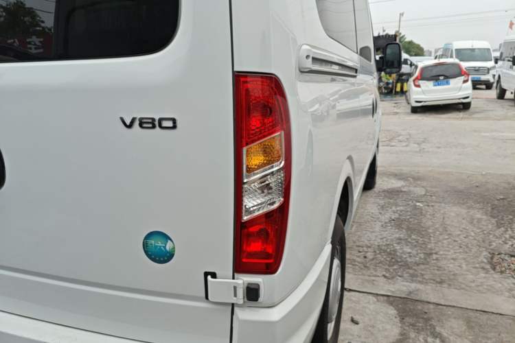 Used SAIC MAXUS Xintu V80 2023 2.0T Manual Classic Aoyuntong Short Wheelbase Mid-Roof 5/6-Seater Right Rear Taillight