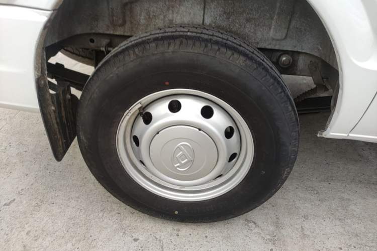 Used SAIC MAXUS Xintu V80 2023 2.0T Manual Classic Aoyuntong Long Wheelbase Mid-Height 6/7/8/9-Seater Right Rear Wheel Hub