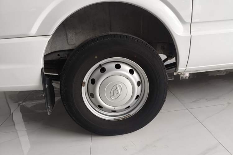 Used SAIC MAXUS Xintu V80 2023 2.0T AMT Classic Aoyuntong Long Wheelbase Mid-Height 6/7/8/9-Seater Right Rear Wheel Hub