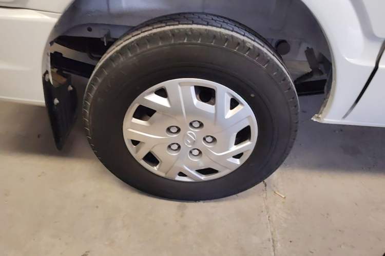 Used SAIC MAXUS Xintu V80 2023 2.0T Manual Classic Aoyuntong Short Wheelbase Mid-Roof 5/6-Seater Right Rear Wheel Hub