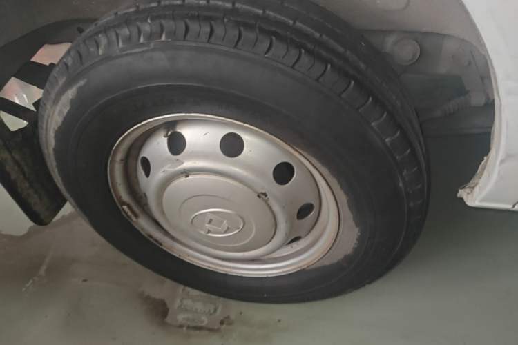 Used SAIC MAXUS Xintu V80 2023 2.0T Manual Classic Aoyuntong Long Wheelbase Mid-Height 6/7/8/9-Seater Right Rear Wheel Hub