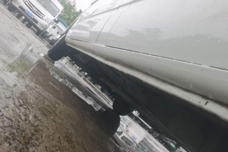 Used SAIC MAXUS Xintu V80 2023 2.0T Manual Classic Aoyuntong Long Wheelbase Ultra-Low Roof 6/7/8/9-Seater Right Side Sill