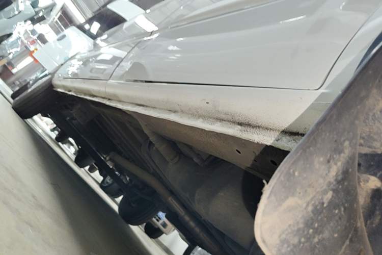 Used SAIC MAXUS Xintu V80 2023 2.0T Manual Classic Aoyuntong Long Wheelbase Mid-Height 6/7/8/9-Seater Right Side Sill