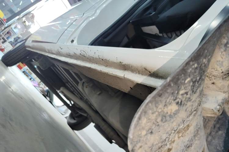 Used SAIC MAXUS Xintu V80 2023 2.0T Manual Classic Aoyuntong Long Wheelbase Mid-Height 6/7/8/9-Seater Right Side Sill