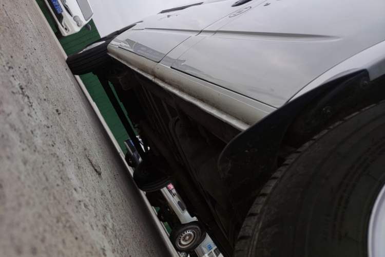 Used SAIC MAXUS Xintu V80 2023 2.0T Manual Classic Aoyuntong Long Wheelbase Mid-Height 6/7/8/9-Seater Right Side Sill