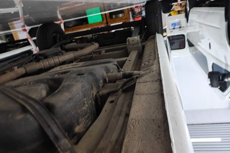 Used SAIC MAXUS Xintu V80 2023 2.0T AMT Classic Aoyuntong Short Wheelbase Mid-Roof 5/6-Seater Right Side Sill