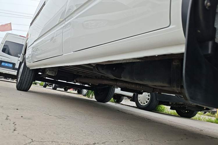 Used SAIC MAXUS Xintu V80 2023 2.0T AMT Classic Aoyuntong Long Wheelbase Mid-Height 6/7/8/9-Seater Right Side Sill