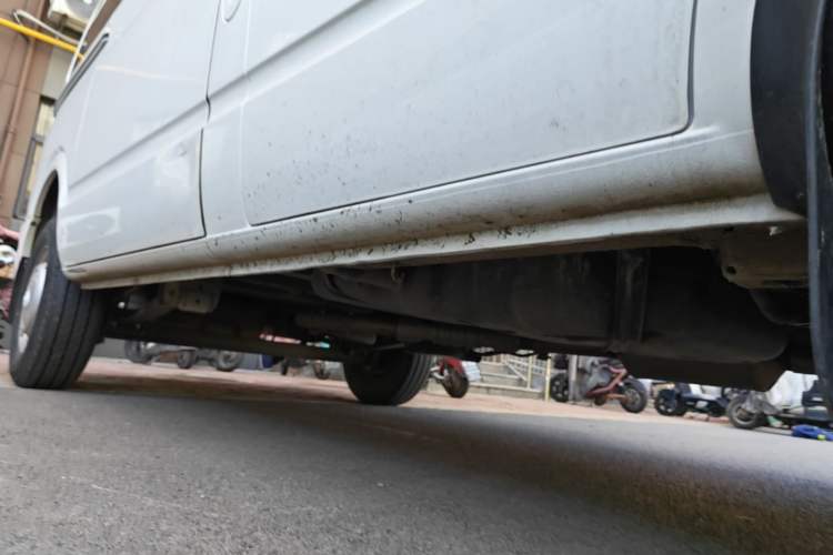 Used SAIC MAXUS Xintu V80 2023 2.0T AMT Classic Aoyuntong Short Wheelbase Mid-Roof 7/8/9-Seater Right Side Sill
