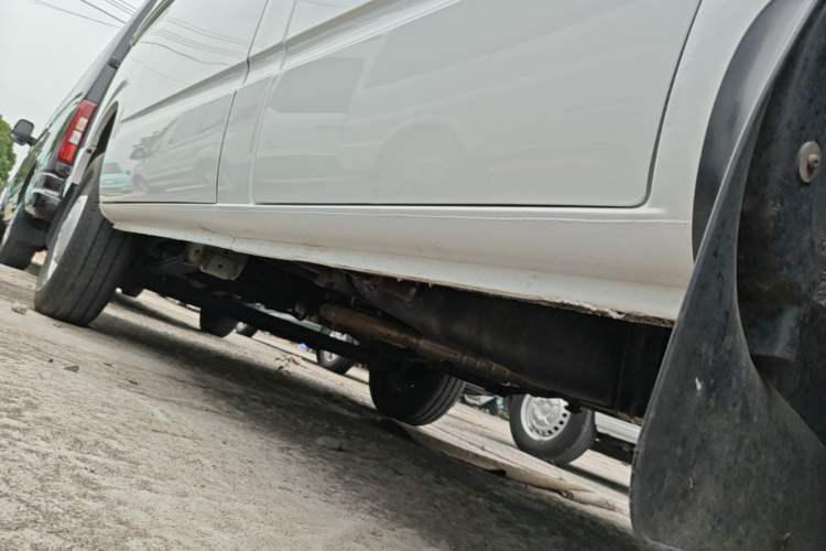 Used SAIC MAXUS Xintu V80 2023 2.0T Manual Classic Aoyuntong Short Wheelbase Mid-Roof 5/6-Seater Right Side Sill