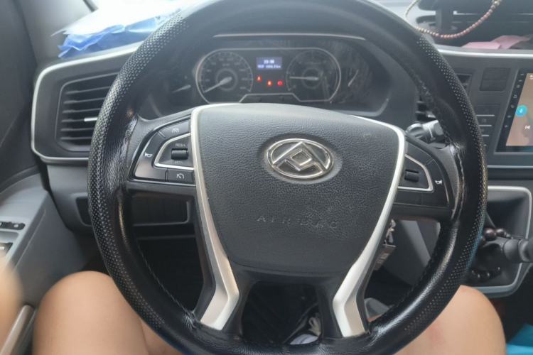 Used SAIC MAXUS Xintu V80 2023 2.0T PLUS Manual All-Around King Long Wheelbase Mid-Height Roof—6/7/8/9-Seater Steering Wheel