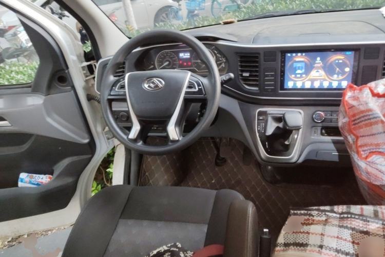 Used SAIC MAXUS Xintu V80 2023 2.0T AMT Classic Aoyuntong Long Wheelbase Ultra-Low Roof with 6/7/8/9 Seats Steering Wheel