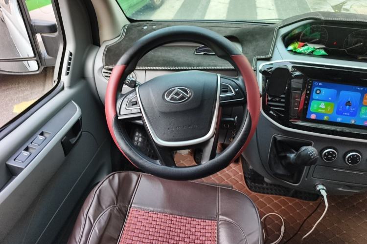 Used SAIC MAXUS Xintu V80 2023 2.0T Manual Classic Aoyuntong Short Wheelbase Mid-Roof 5/6-Seater Steering Wheel