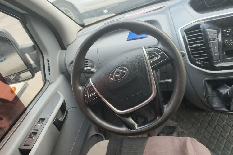 Used SAIC MAXUS Xintu V80 2023 2.0T PLUS Manual Van Short Wheelbase Mid-Roof Design 3-Seater Steering Wheel