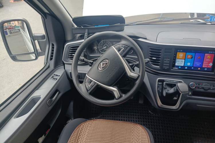 Used SAIC MAXUS Xintu V80 2023 2.0T AMT Classic Aoyuntong Long Wheelbase Mid-Height 6/7/8/9-Seater Steering Wheel