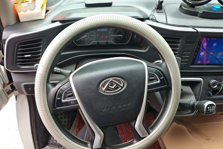 Used SAIC MAXUS Xintu V80 2023 2.0T Manual Classic Aoyuntong Long Wheelbase Mid-Height 6/7/8/9-Seater Steering Wheel