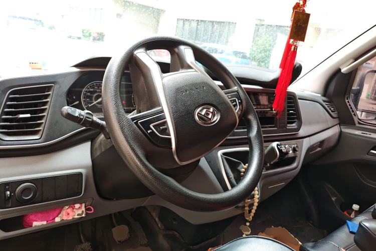 Used SAIC MAXUS Xintu V80 2023 2.0T Manual Classic Aoyuntong Long Wheelbase Mid-Height 6/7/8/9-Seater Steering Wheel