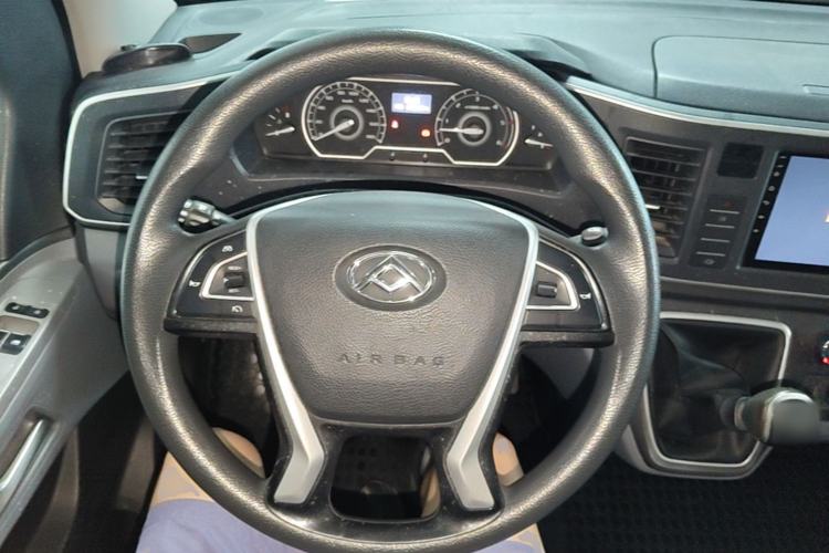 Used SAIC MAXUS Xintu V80 2023 2.0T Manual Classic Aoyuntong Long Wheelbase Mid-Height 6/7/8/9-Seater Steering Wheel