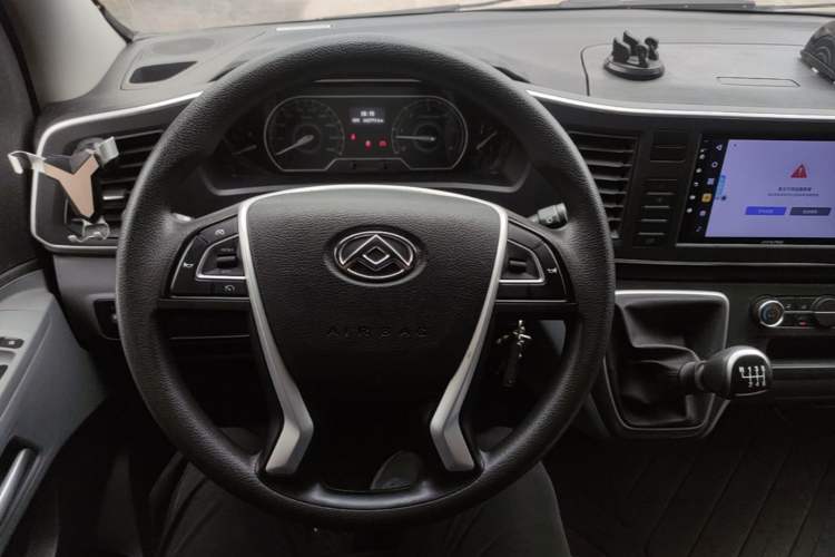 Used SAIC MAXUS Xintu V80 2023 2.0T Manual Classic Aoyuntong Long Wheelbase Mid-Height 6/7/8/9-Seater Steering Wheel