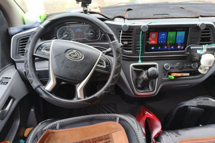 Used SAIC MAXUS Xintu V80 2023 2.0T Manual Classic Aoyuntong Long Wheelbase Mid-Height 6/7/8/9-Seater Steering Wheel