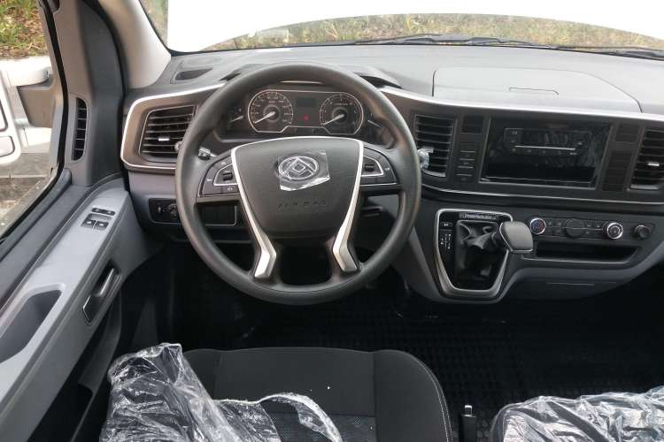 Used SAIC MAXUS Xintu V80 2023 2.0T PLUS AMT All-Rounder Short Wheelbase Mid-Roof 5/6-Seater Steering Wheel