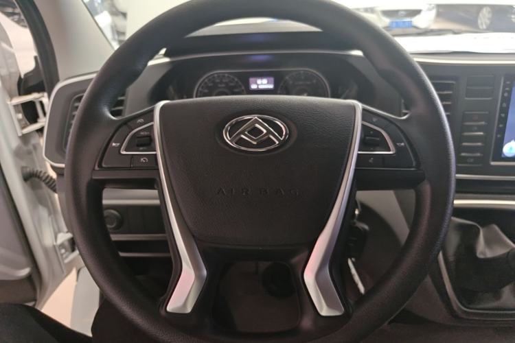 Used SAIC MAXUS Xintu V80 2023 2.0T Manual Classic Aoyuntong Short Wheelbase Mid-Roof 5/6-Seater Steering Wheel