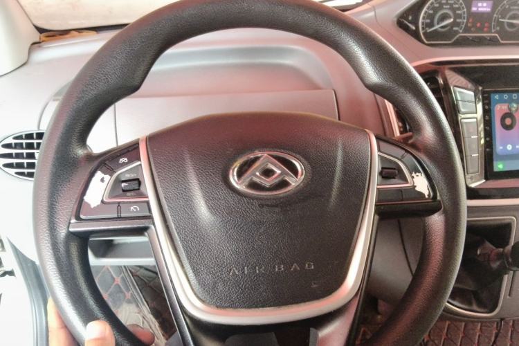 Used SAIC MAXUS Xintu V80 2023 2.0T Manual Classic City Delivery King Long Wheelbase Mid-Roof 3-Seater Steering Wheel