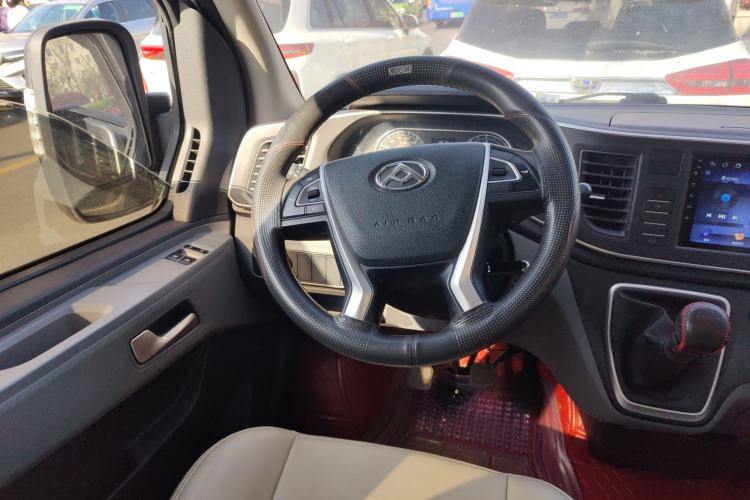 Used SAIC MAXUS Xintu V80 2023 2.0T Manual Classic Aoyuntong Long Wheelbase Ultra-Low Roof 6/7/8/9-Seater Steering Wheel