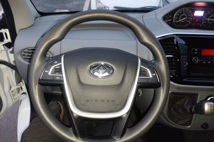 Used SAIC MAXUS Xintu V80 2023 2.0T Manual Classic Aoyuntong Short Wheelbase Mid-Roof 5/6-Seater Steering Wheel